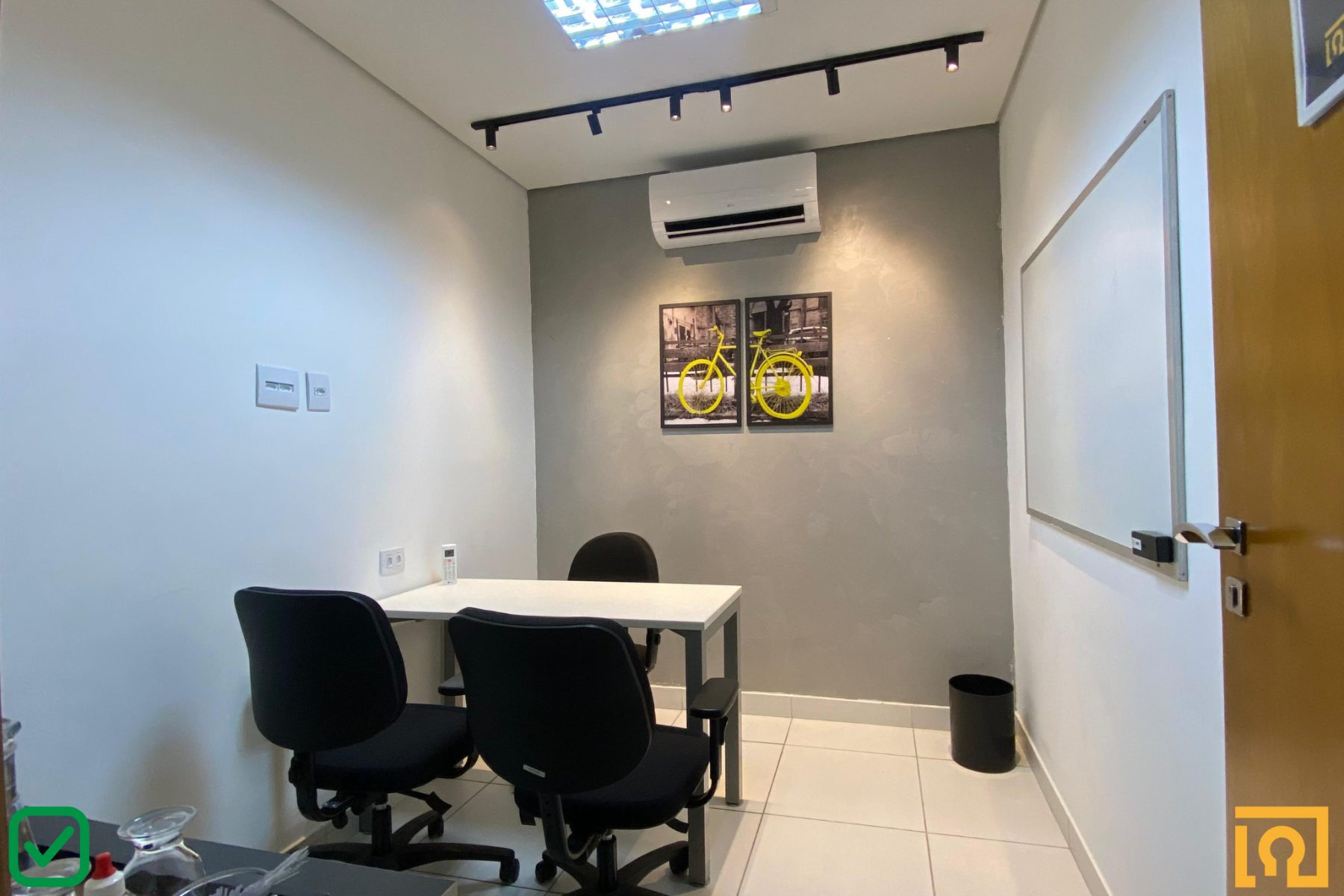 Sala privativa mobiliada e climatizada da Future Place Coworking